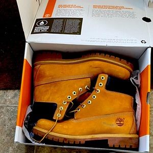 Slightly used timberland boots for men